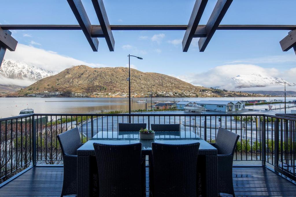 Absolute Lakefront Location - 3 Bedroom Apartment Queenstown Dış mekan fotoğraf