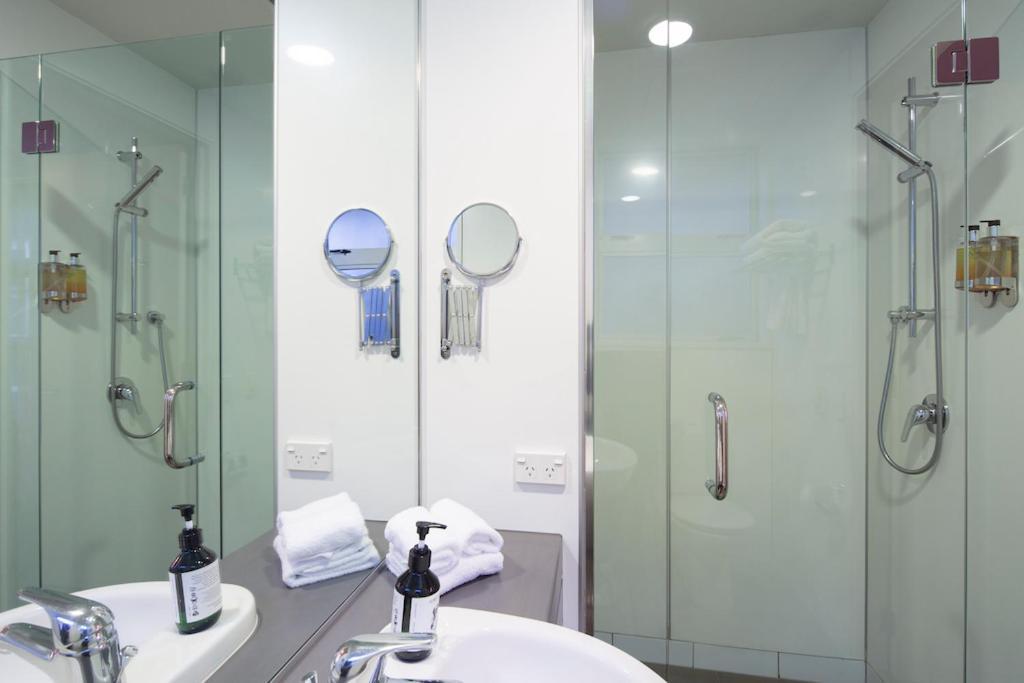 Absolute Lakefront Location - 3 Bedroom Apartment Queenstown Dış mekan fotoğraf