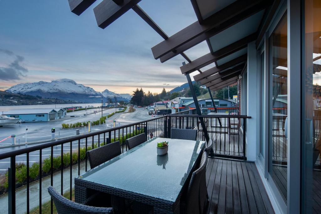 Absolute Lakefront Location - 3 Bedroom Apartment Queenstown Dış mekan fotoğraf