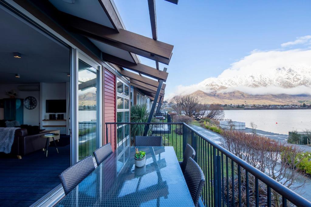 Absolute Lakefront Location - 3 Bedroom Apartment Queenstown Dış mekan fotoğraf