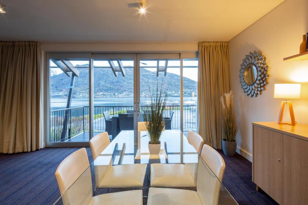 Absolute Lakefront Location - 3 Bedroom Apartment Queenstown Dış mekan fotoğraf